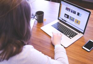 Wpływ reklamy na zakupy spontaniczne