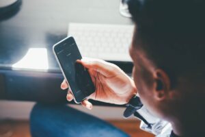 Budowanie marki w branży spożywczej – jak wyróżnić się na rynku?