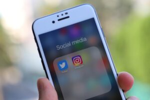 Wpływ influencerów na decyzje zakupowe młodzieży